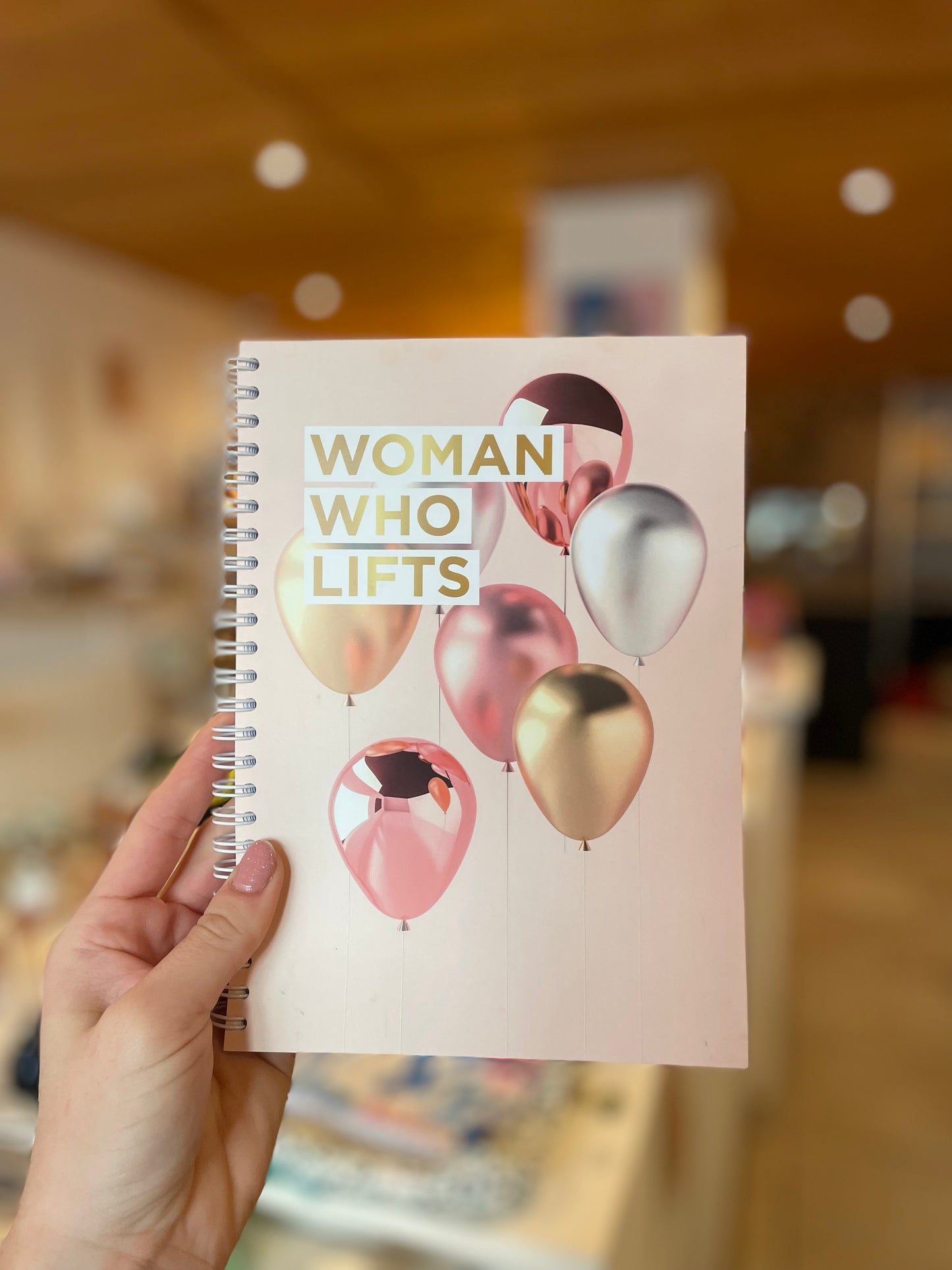 Carnet Woman Who Lifts