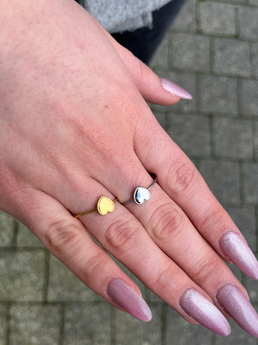 Bague Fine avec Motif Cœur