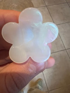 Mini pince à cheveux fleur nacrée